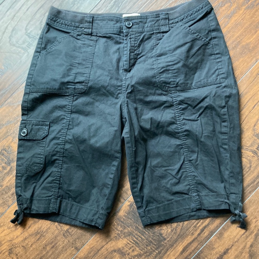 Black cargo Bermuda